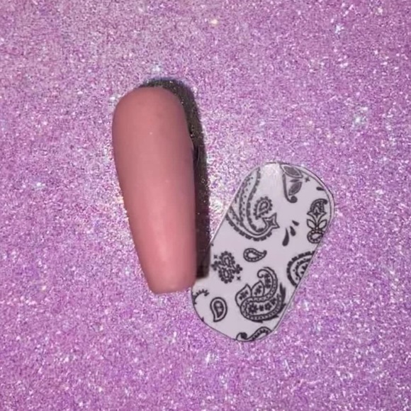 2 sheets Clear bandana nail decals | Wholesale !! - Picture 3 of 5